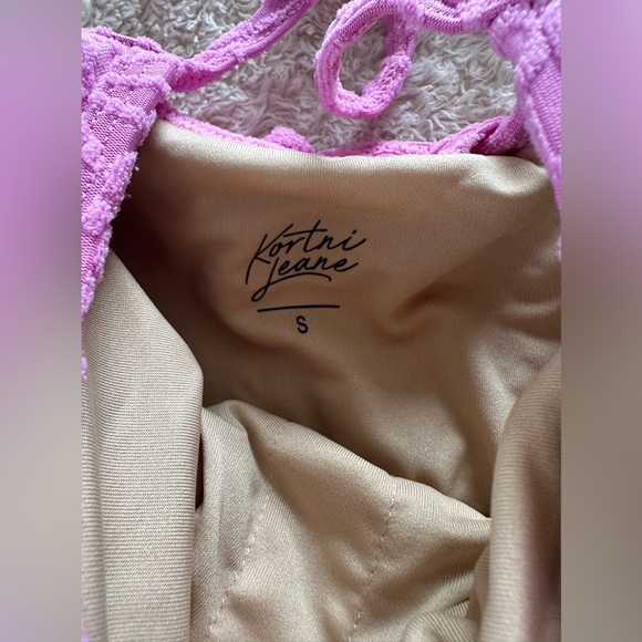 Kortni Jeane textured orchid daisy tied up top with matching bottoms size small - Picture 4 of 7